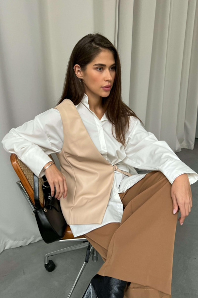 Жилет асимметричного кроя из экокожи (бежевый)